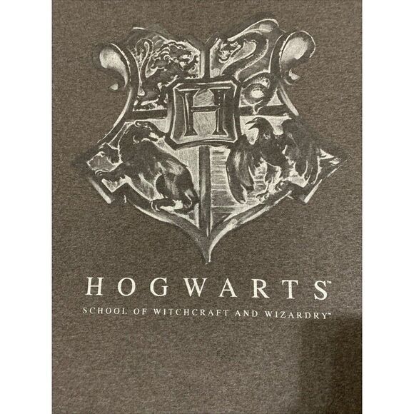 Harry Potter Shirt Men’s Size 2XL Gray Hogwarts Graphic Print Crew Neck - Picture 2 of 5